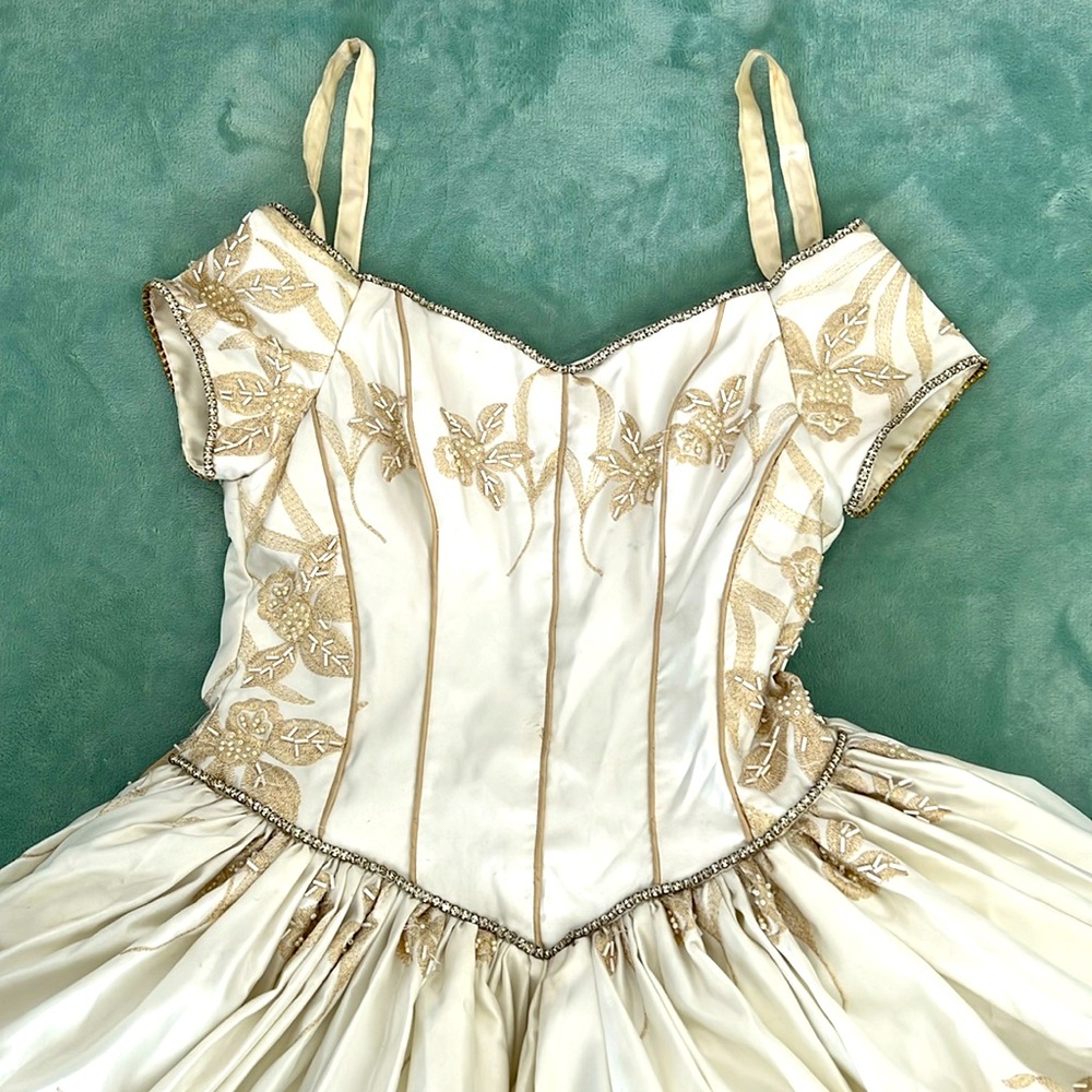 Vintage Ivory Quinceañera/Wedding Dress Small